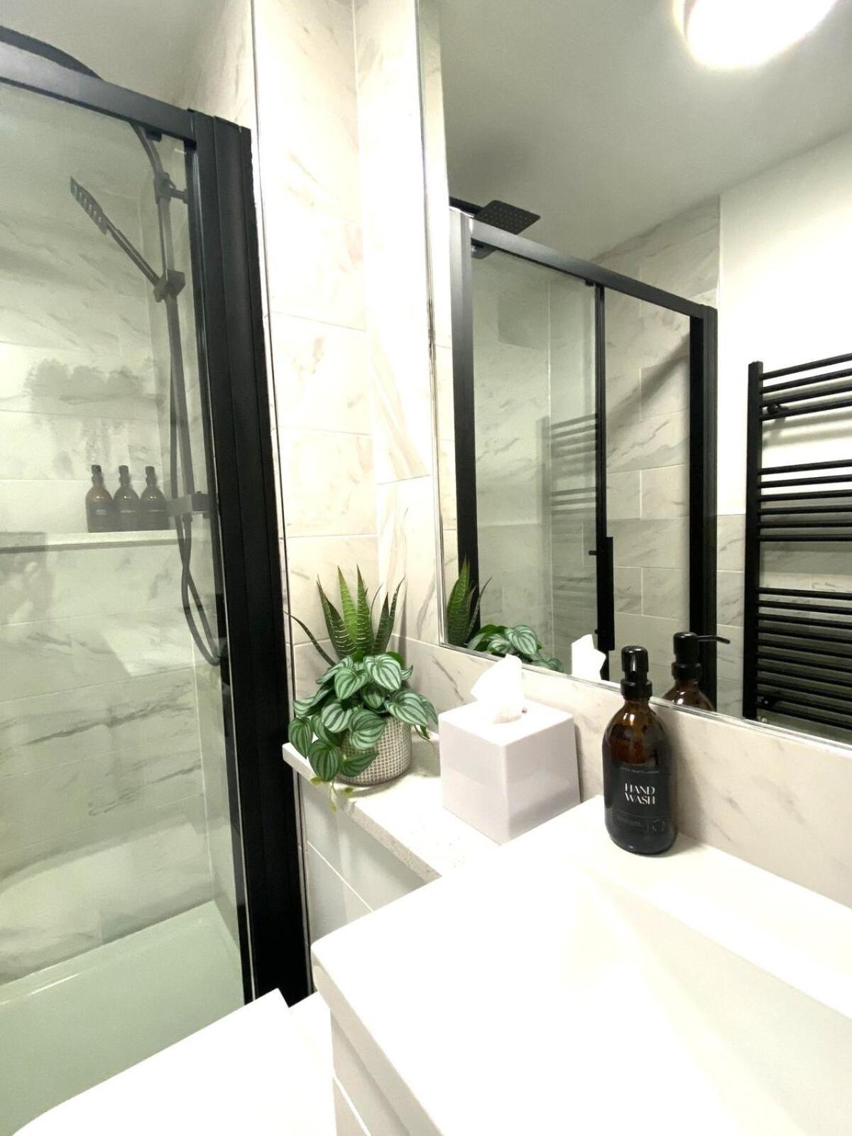 Boutique Chapel Apartment Within City Walls Chester Ngoại thất bức ảnh