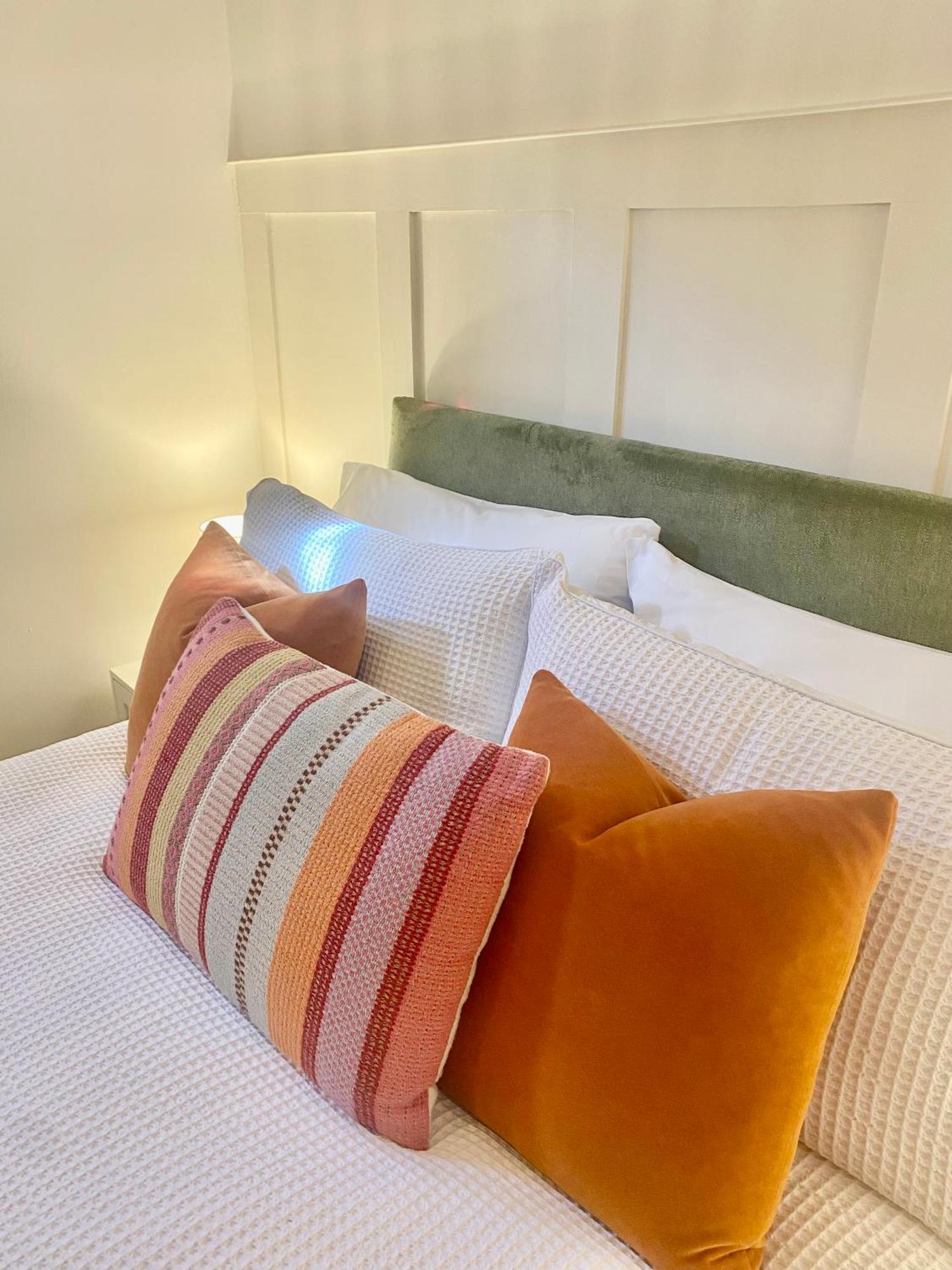 Boutique Chapel Apartment Within City Walls Chester Ngoại thất bức ảnh
